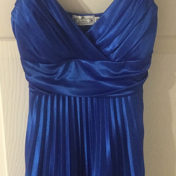 Royal Blue Satin V-neck Lined Pleated Dress - Picture 3 of 9